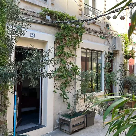 Appartamento Cité Pilleux - Cozy In A Private Lane Parigi