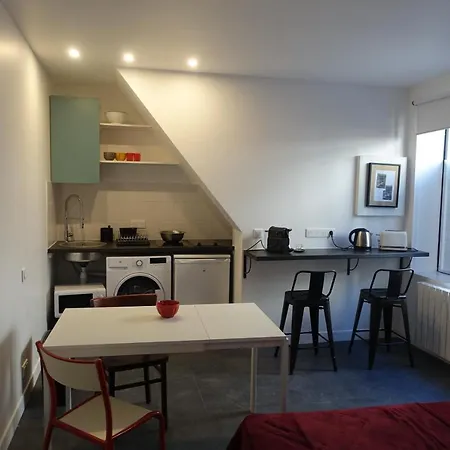 Cité Pilleux - Cozy In A Private Lane *
